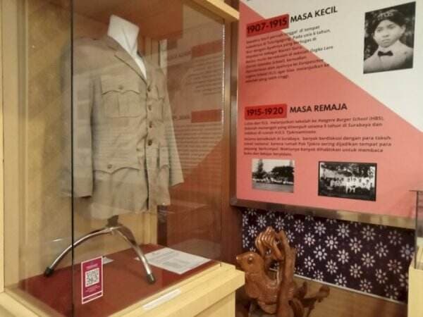 Enggak Banyak yang Tahu, Ini Loh Ukuran Jas Bung Karno yang Ikonik Abis Itu! Enggak Banyak yang Tahu, Ini Loh Ukuran Jas Bung Karno yang Ikonik Abis Itu!