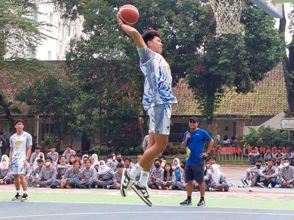 Jelang IBL 2023, Prawira Coaching Clinic di SMAN 3 Bandung Jelang IBL 2023, Prawira Coaching Clinic di SMAN 3 Bandung