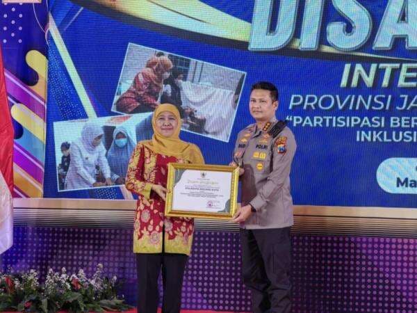 Puncak Peringatan Hari Disabilitas Internasional 2022, Kombes Pol Budi Hermanto Terima Penghargaan Dari Gubernur Jawa Timur Puncak Peringatan Hari Disabilitas Internasional 2022, Kombes Pol Budi Hermanto Terima Penghargaan Dari Gubernur Jawa Timur