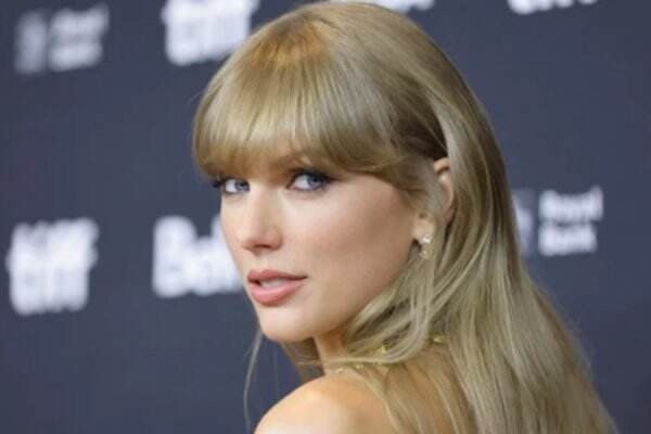 Taylor Swift Memberi Penggemar Pandangan Di Balik Layar Film Pendek ‘All Too Well’