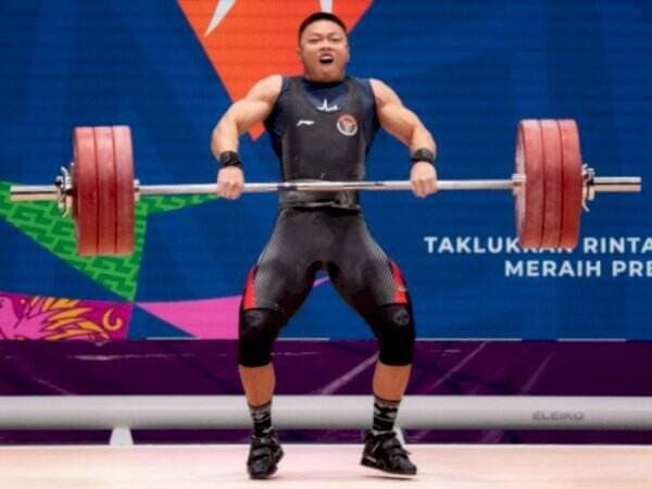 Top! Lifter Indonesia Rahmat Erwin Abdullah Jadi Juara Dunia Angkat Besi 2022