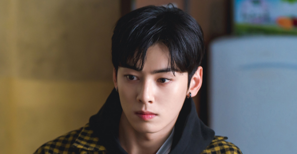 Jadi Pengusir Hantu, Cha Eun Woo Tampil Memesona dengan Seragam Pendeta! Jadi Pengusir Hantu, Cha Eun Woo Tampil Memesona dengan Seragam Pendeta!
