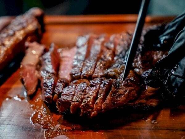 Nyobain Steak di Meatguy Steakhouse yang Tekstur Dagingnya &#39;Seksi&#39; Banget!