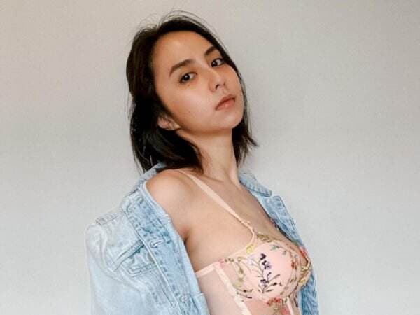 Clairine Clay Pamer Foto Seksi Pakai Lingerie, Netizen Sebut Joshua Suherman Pakai Dukun