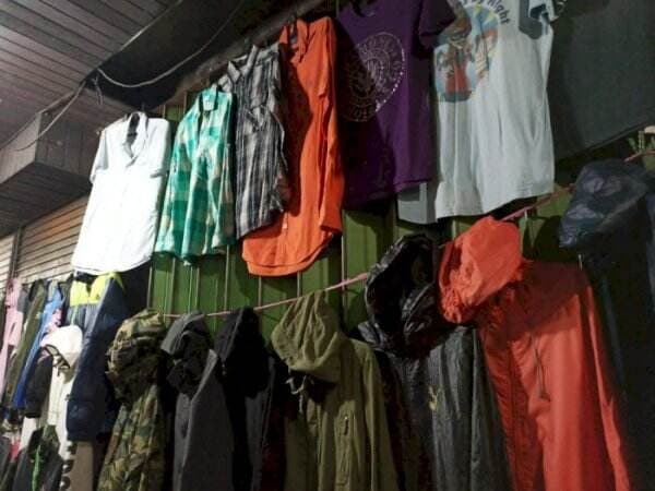 Pasar Roma, Wisata Thrifting Malam Hari di Pasar &#34;Maling&#34; Malang