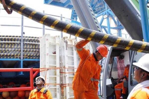 PLN Operasikan Kabel Bawah Laut Terpanjang di Indonesia