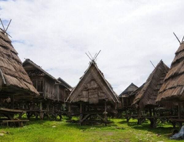 Mengenal Uma Lengge, Rumah Adat Suku Mbojo NTB