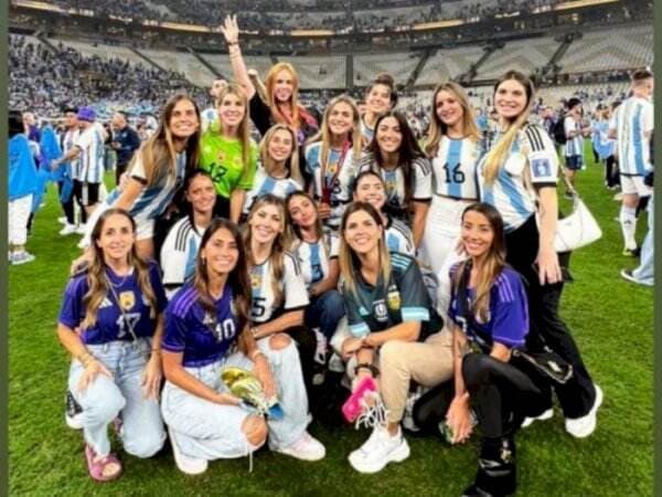 14 Potret WAGs Argentina Pose Bareng dan Cantik-cantik Cetar di Stadion Lusail Qatar