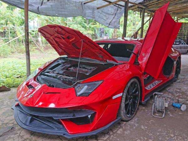 Ingin Punya Supercar, Warga Sukoharjo Nekad Sulap Mobil Tua Jadi Lamborghini Aventador SVJ Ingin Punya Supercar, Warga Sukoharjo Nekad Sulap Mobil Tua Jadi Lamborghini Aventador SVJ