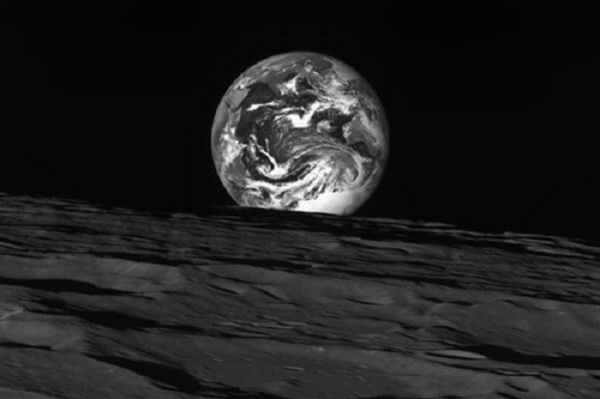 Wahana Pengorbit Korsel Kirimkan Foto Bumi dari Bulan Wahana Pengorbit Korsel Kirimkan Foto Bumi dari Bulan