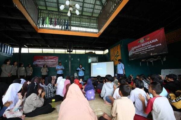 Kemensos Edukasi Anak dan Remaja Marjinal di Sekolah Masjid Terminal  Depok