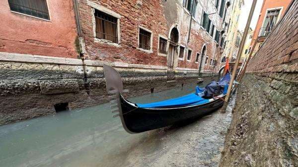 Kekeringan Ekstrem di Italia, Kanal Venesia Surut, Gondola Terdampar Kekeringan Ekstrem di Italia, Kanal Venesia Surut, Gondola Terdampar