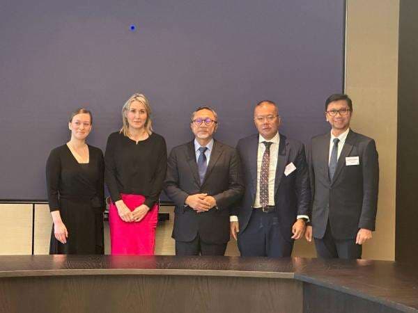 Mendag Zulhas Dorong Nike Terus Kembangkan Produksi Di Indonesia Mendag Zulhas Dorong Nike Terus Kembangkan Produksi Di Indonesia