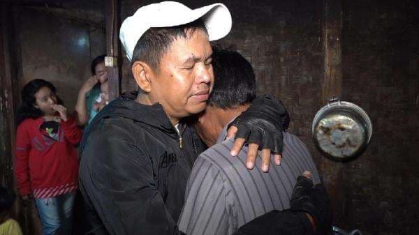 Nyesek Banget, Istri Kabur Tinggalkan Dedi dan Anak-anak Saat Idul Fitri Nyesek Banget, Istri Kabur Tinggalkan Dedi dan Anak-anak Saat Idul Fitri