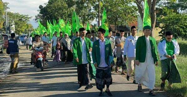 Kenakan Sarung, Bacaleg PPP Daftarkan Diri ke KPU Brebes Kenakan Sarung, Bacaleg PPP Daftarkan Diri ke KPU Brebes