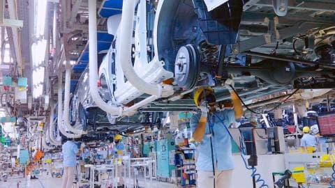 Melihat Proses Produksi Mobil Daihatsu di Pabrik Karawang