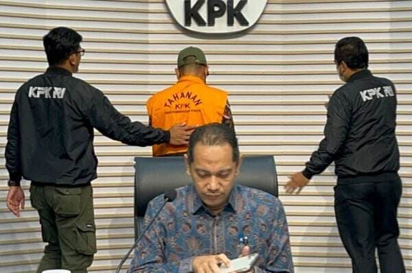 KPK Tahan Satu Tersangka Kasus Pengadaan APD Kemenkes