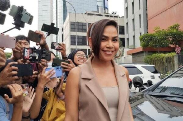 Melaney Ricardo Ragu Ingin Operasi Hidung agar Lebih Mancung