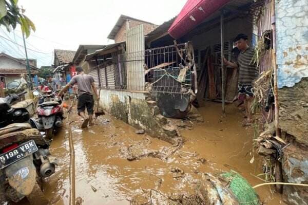 Banjir 2 Meter Rendam Desa Banjaran Wetan Bandung, 500 KK Terdampak