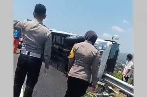 Bus Rombongan Santri Peserta MTQ Terguling di Tol Ungaran, 4 Penumpang Tewas