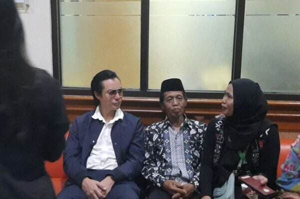 Baim Wong dan Paula Verhoeven Jaga Jarak di Ruang Sidang, Tak Saling Sapa