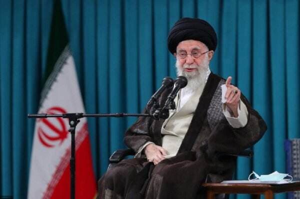 Ayatollah Khamenei Sentil AS dan Eropa setelah 180 Rudal Iran Serang Israel