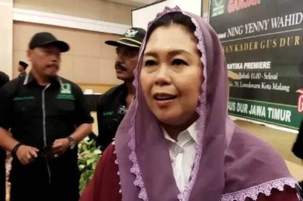 Ibu Peluk Anaknya di Penjara karena Tolak Pabrik Sawit, Yenny Wahid Sindir Menkominfo