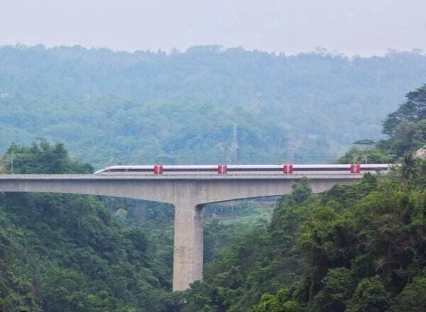 Ini Rute Perjalanan Kereta Cepat Whoosh yang Dibatalkan Akibat Gempa Bandung