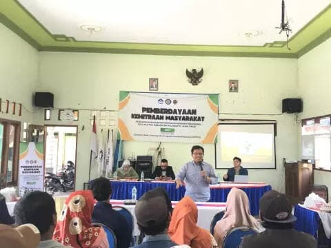 Unair Dampingi Perajin Gerabah di Mojokerto Go International