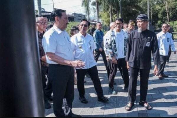 Sandiaga Uno Dampingi Menko Luhut Tinjau Pengembangan Atraksi Wisata di Candi Borobudur