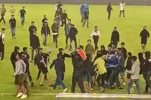 Laga Persib vs Persija Ricuh: 8 Steward Alami Luka, 1 Dirawat di RSUD Soreang