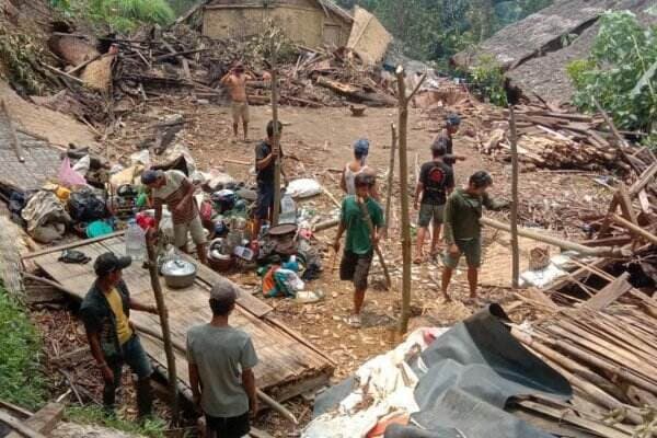 7 Rumah Warga Baduy Rusak Disapu Angin Puting Beliung, 2 Keluarga Mengungsi