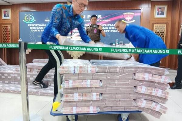 Penampakan Tumpukan Uang Rp450 Miliar dari Kasus Surya Darmadi