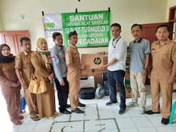 PT Pegadaian Kanwil X Jabar Salurkan Bantuan Pendidikan untuk SLB At-Turmudzi II Malangbong