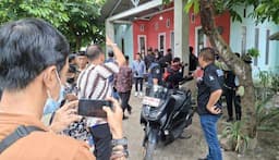 BNN Sulteng Gerebek Rumah Tersangka Narkoba, Sita Buku Tabungan dan Sepeda Motor