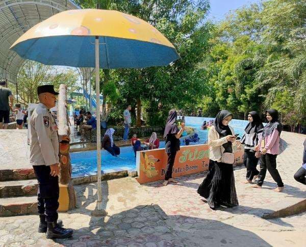 Polsek Blang Mangat Gelar Patroli di Waterboom Mangat Ceria untuk Amankan Liburan Sekolah