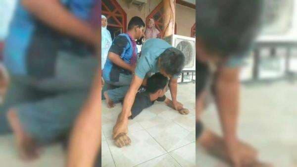 Curi Celengan Masjid, Remaja Baru Bebas Penjara di Pangkep Nyaris Diamuk Massa Curi Celengan Masjid, Remaja Baru Bebas Penjara di Pangkep Nyaris Diamuk Massa