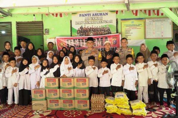 Kapolres Rohul Gelar Jum'at Berkah, Bagikan Nasi Kotak di Masjid dan Panti Asuhan