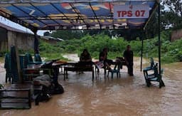 Banjir Kepung Medan di Hari Pencoblosan, Aktivitas di Sejumlah TPS Terhambat