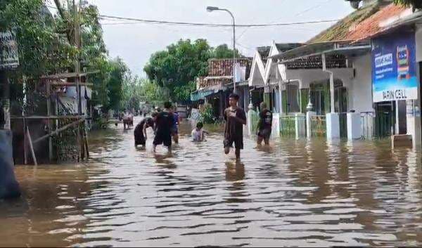 Banjir Parah Landa Pasuruan, Ribuan Rumah Terendam dan Aktivitas Warga Lumpuh