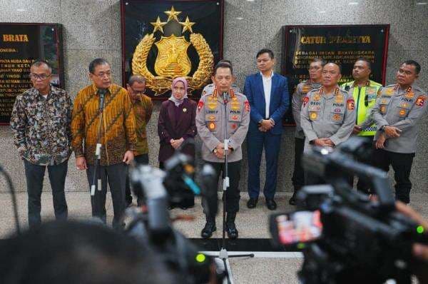 Bertemu KIP, Kapolri Jamin Polri Terbuka dan Terus Lakukan Perbaikan Bertemu KIP, Kapolri Jamin Polri Terbuka dan Terus Lakukan Perbaikan