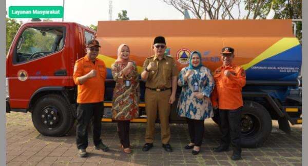 Kaleidoskop KBB 2024:  Pemkab Bandung Barat Terima Mobil Tangki Air 5.000 Liter dari Bank BJB