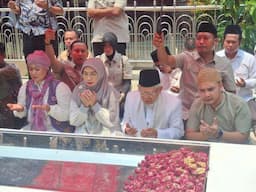 Kiai Ma'ruf Amin dan Cagub Jatim Luluk Ziarah ke Makam Sunan Ampel, Bentuk Istikharah Pilgub Jatim