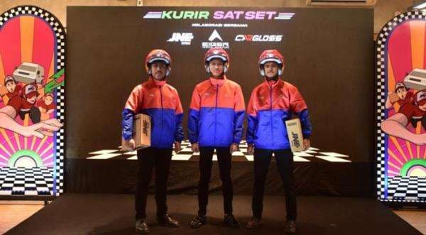 JNE Perkenalkan Jaket dan Helm Kolaborasi EIGER-Cargloss untuk Keamanan Kurir