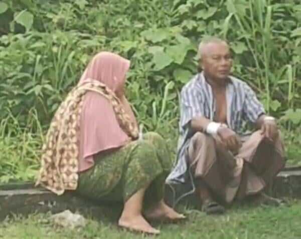 Penampakan Pasien RSUD Yuliddin Away Tapak Tuan yang Panik keluar Gedung usai Gempa Besar M6,2 Penampakan Pasien RSUD Yuliddin Away Tapak Tuan yang Panik keluar Gedung usai Gempa Besar M6,2