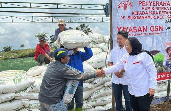 Dukung Program Ketahanan Pangan, YGSN Sedekah Pupuk ke Petani Magelang