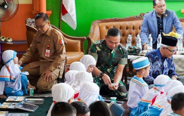 Hari Pertama Makan Bergizi Gratis di Bojonegoro, Sasar 2.996 Pelajar, Balita dan Ibu Hamil