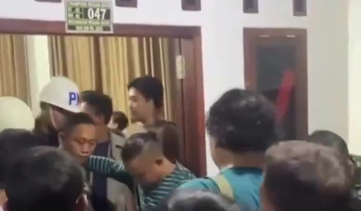 Kurang 24 Jam, Pelaku Penembakan Tiga Anggota Polisi Ditangkap, Satu Menyerahkan Diri Kurang 24 Jam, Pelaku Penembakan Tiga Anggota Polisi Ditangkap, Satu Menyerahkan Diri