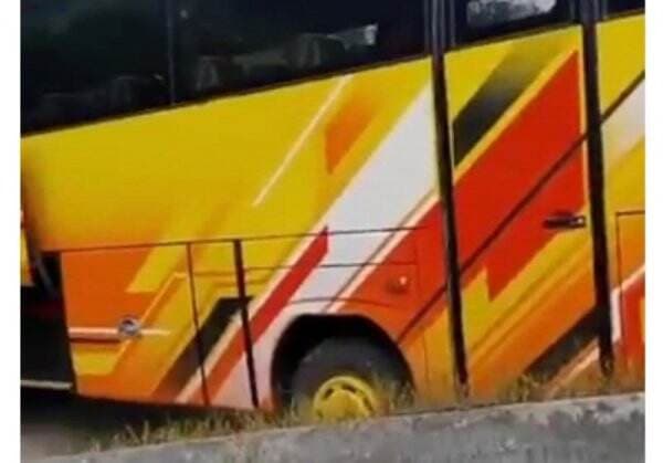 Viral Bus Rombongan Pendaki Tersesat di Kuburan Desa Wonosobo usai Ikuti Google Maps