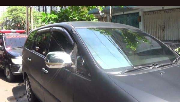 Surabaya Geger, Sejoli Ditemukan Tewas Dalam Mobil Innova Surabaya Geger, Sejoli Ditemukan Tewas Dalam Mobil Innova
